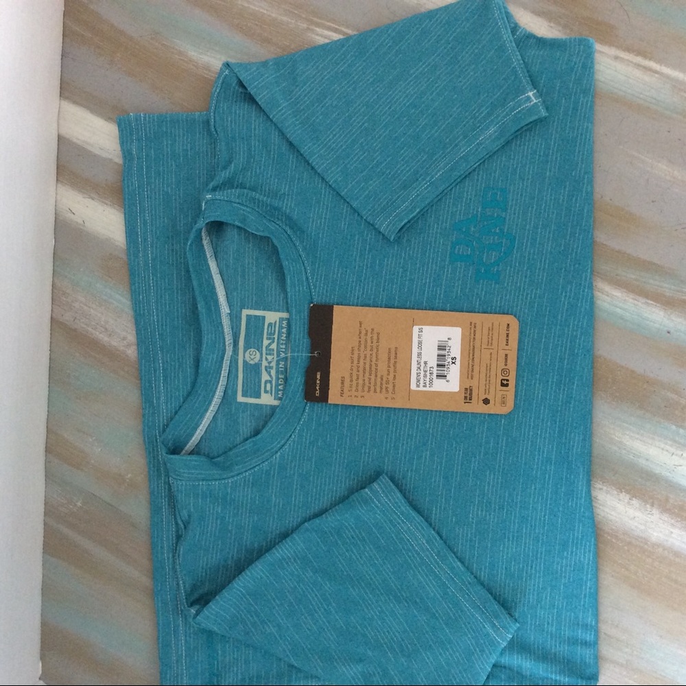 Dakine  short sleeve loose fit